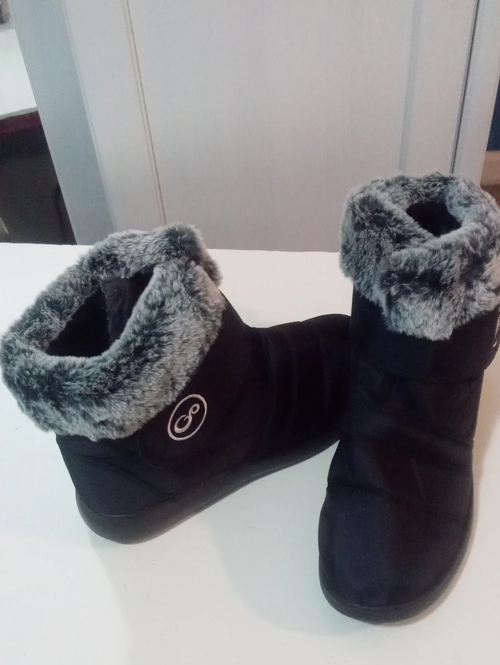 Women’s Black Faux-Fur Winter Boot Sz 40 9 1/2 New NWOT Velcro Vlose